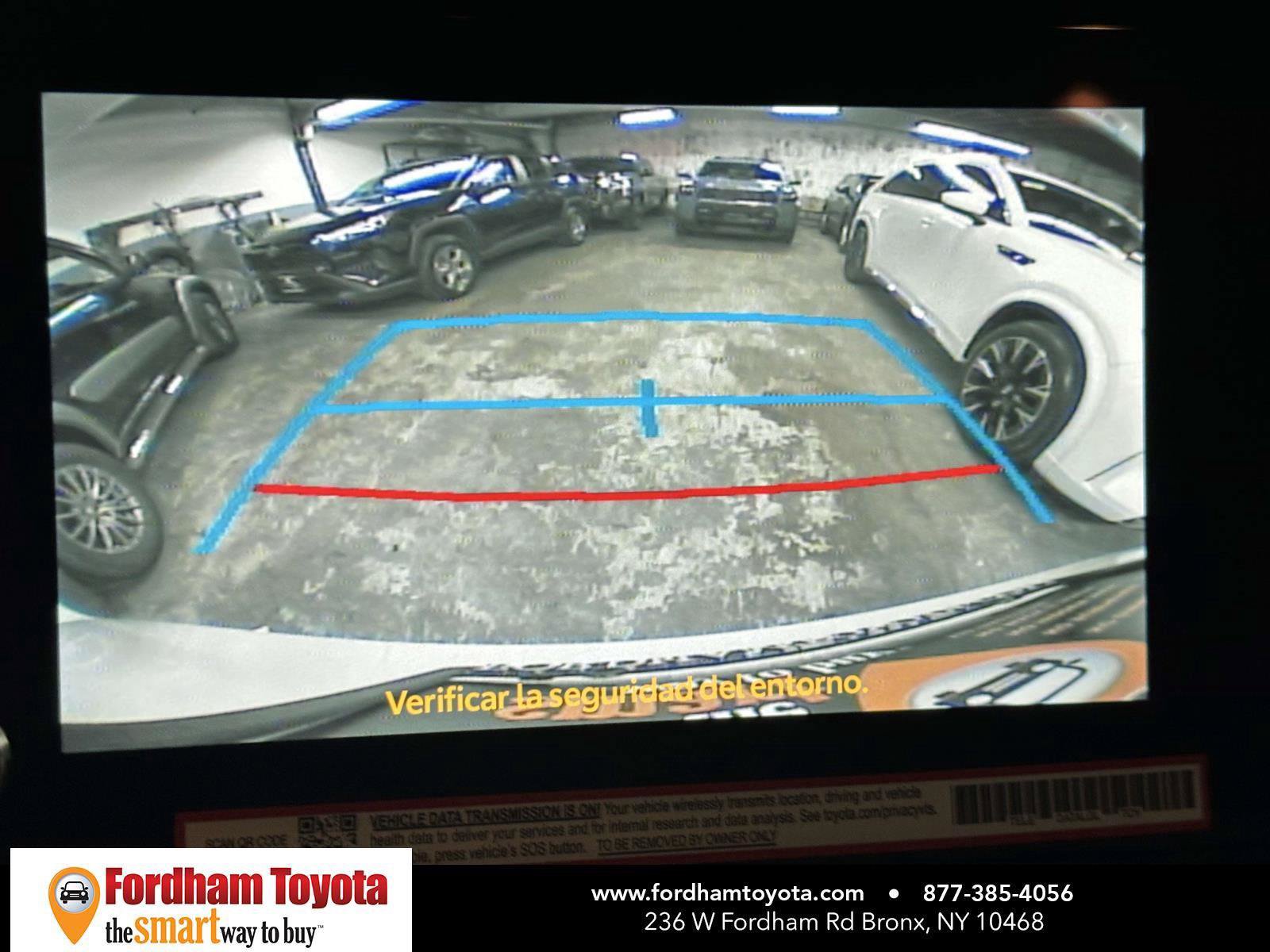 Used 2025 Toyota Sienna LE FWD image 25