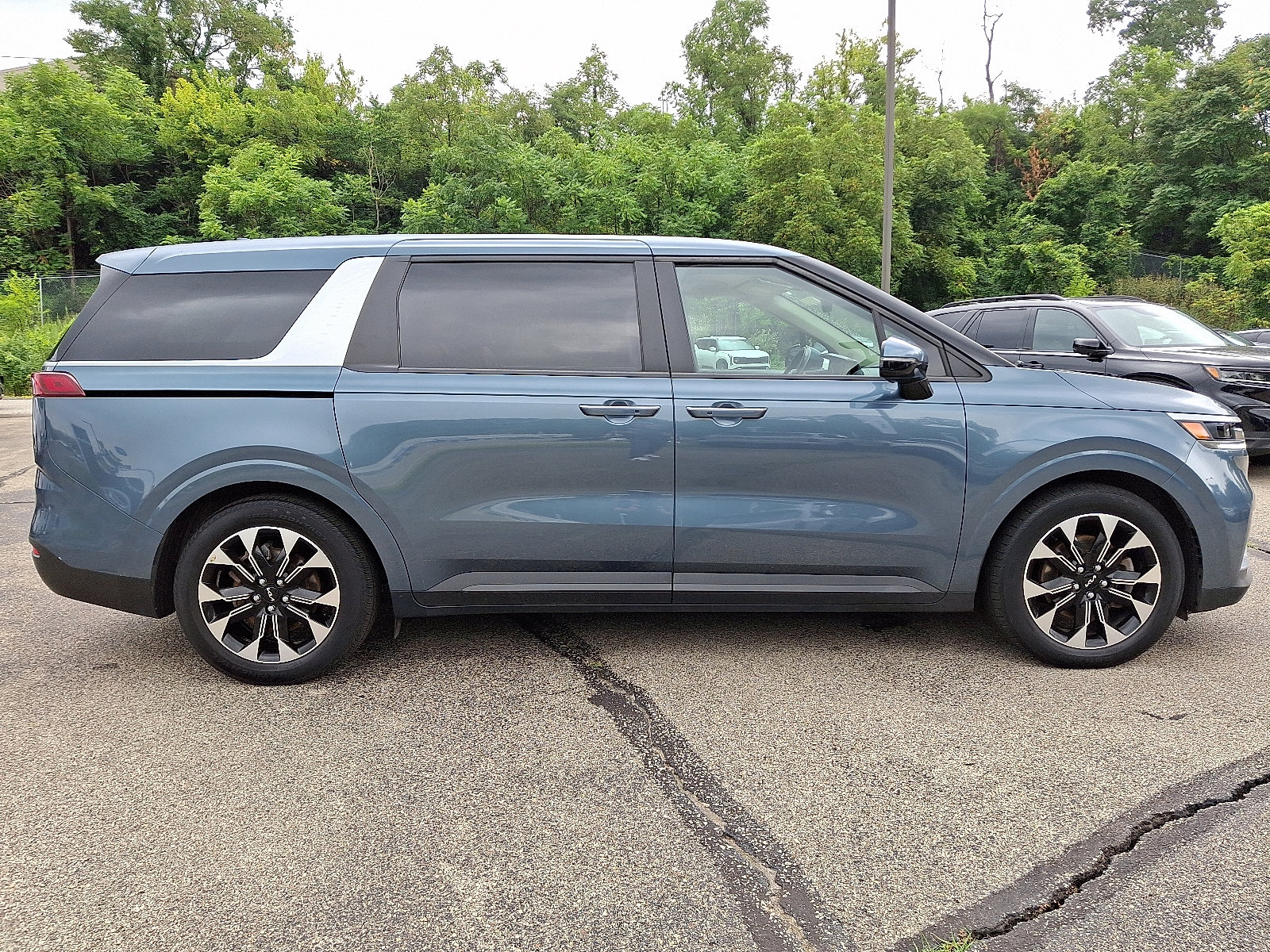 Used 2024 Kia Carnival EX FWD image 7