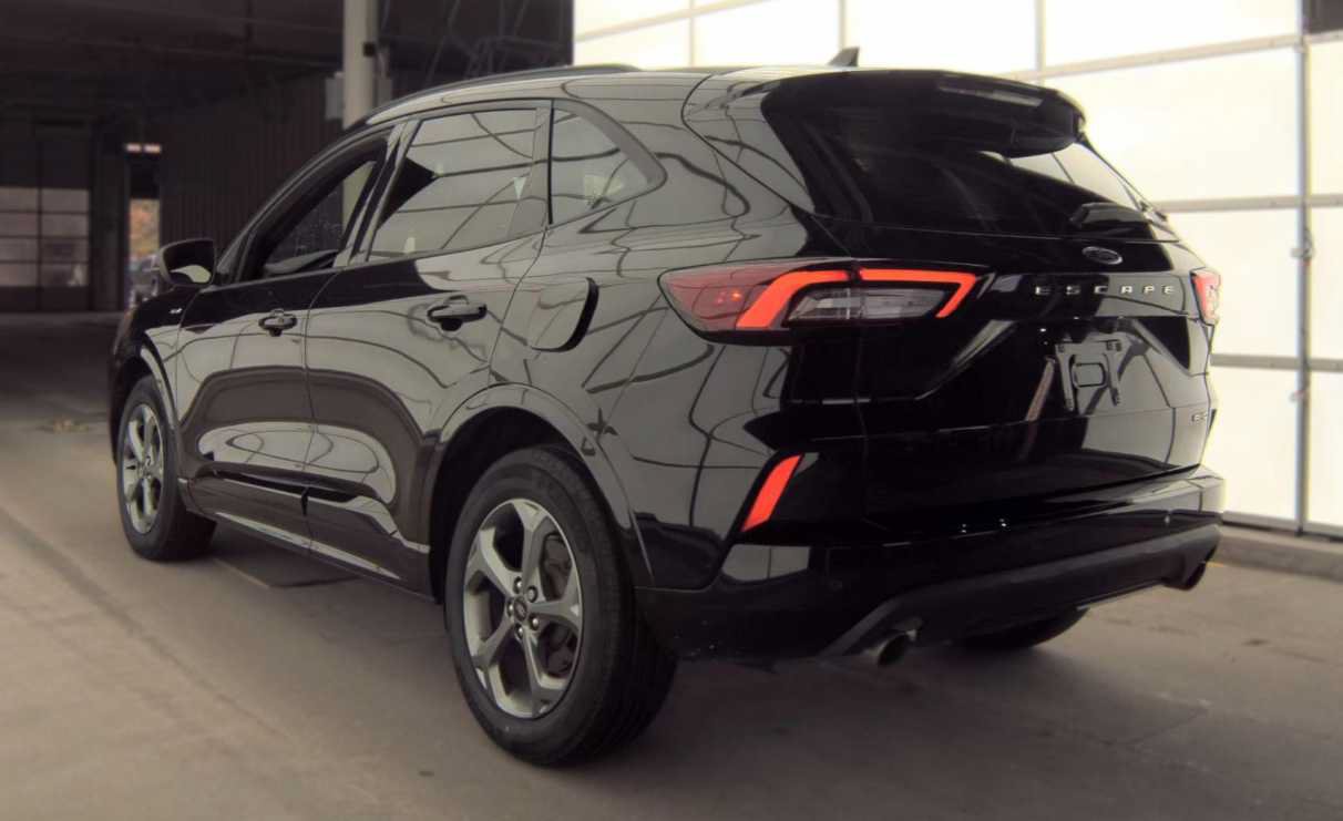 Used 2023 Ford Escape ST-Line w/ Tech Pack #1 AWD/4WD image 8