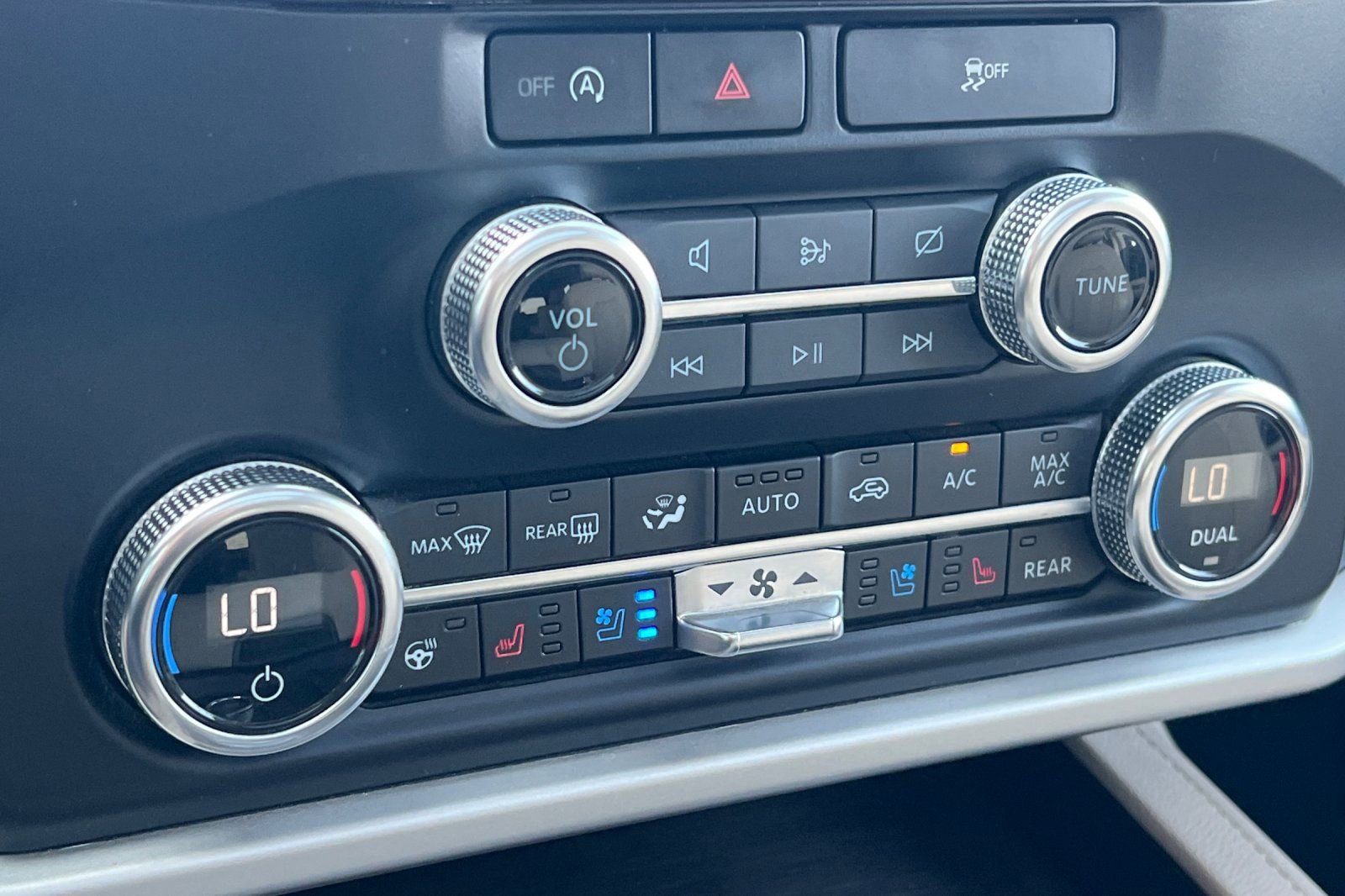 Used 2024 Ford Expedition Limited image 23