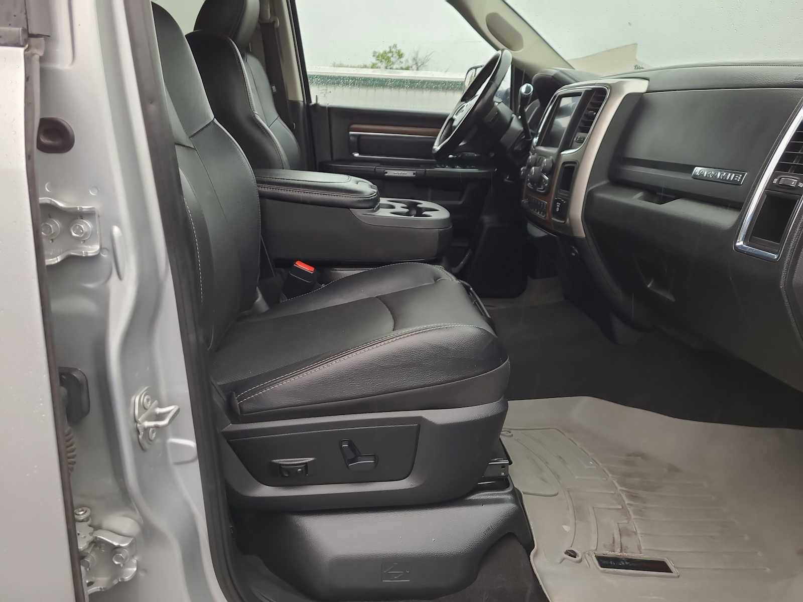 Used 2017 RAM 3500 Laramie w/ Cold Weather Group image 22
