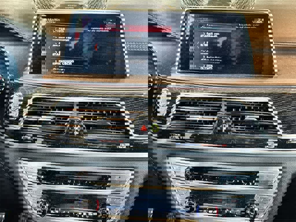 Used 2018 BMW 750i xDrive image 16