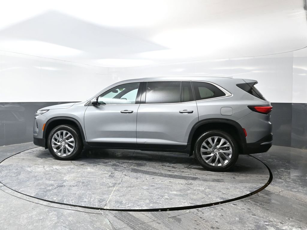 Used 2025 Buick Enclave Preferred w/ Power Package image 11