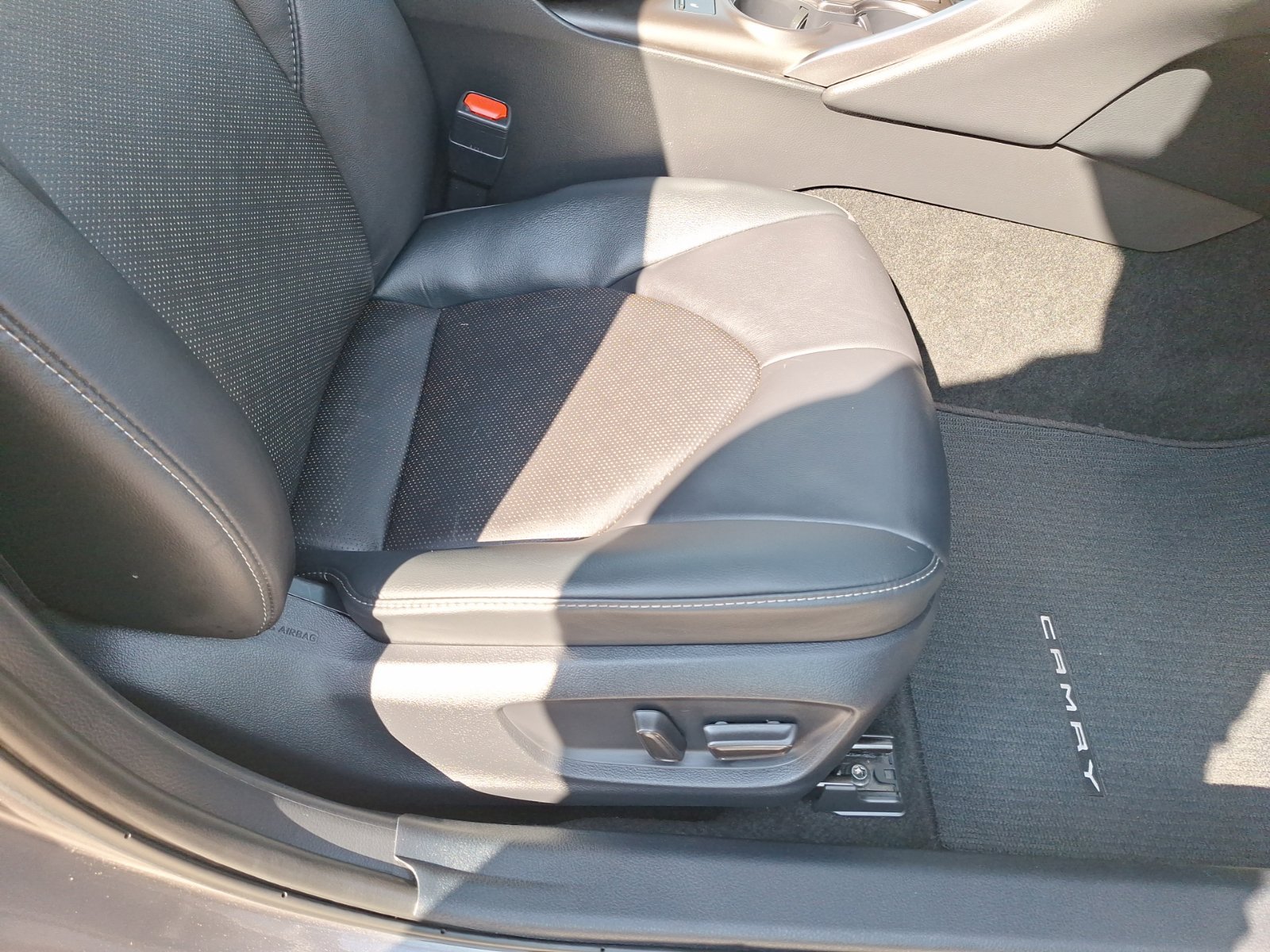Used 2024 Toyota Camry XSE w/ Cold Weather Package FWD image 32