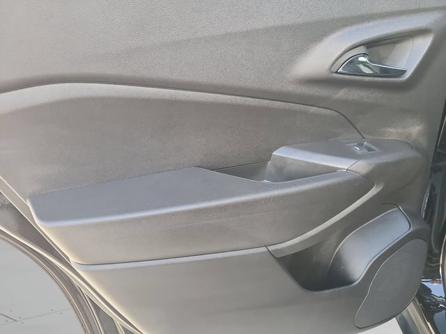 Used 2025 Chevrolet Trax RS w/ Driver Confidence Package FWD image 17