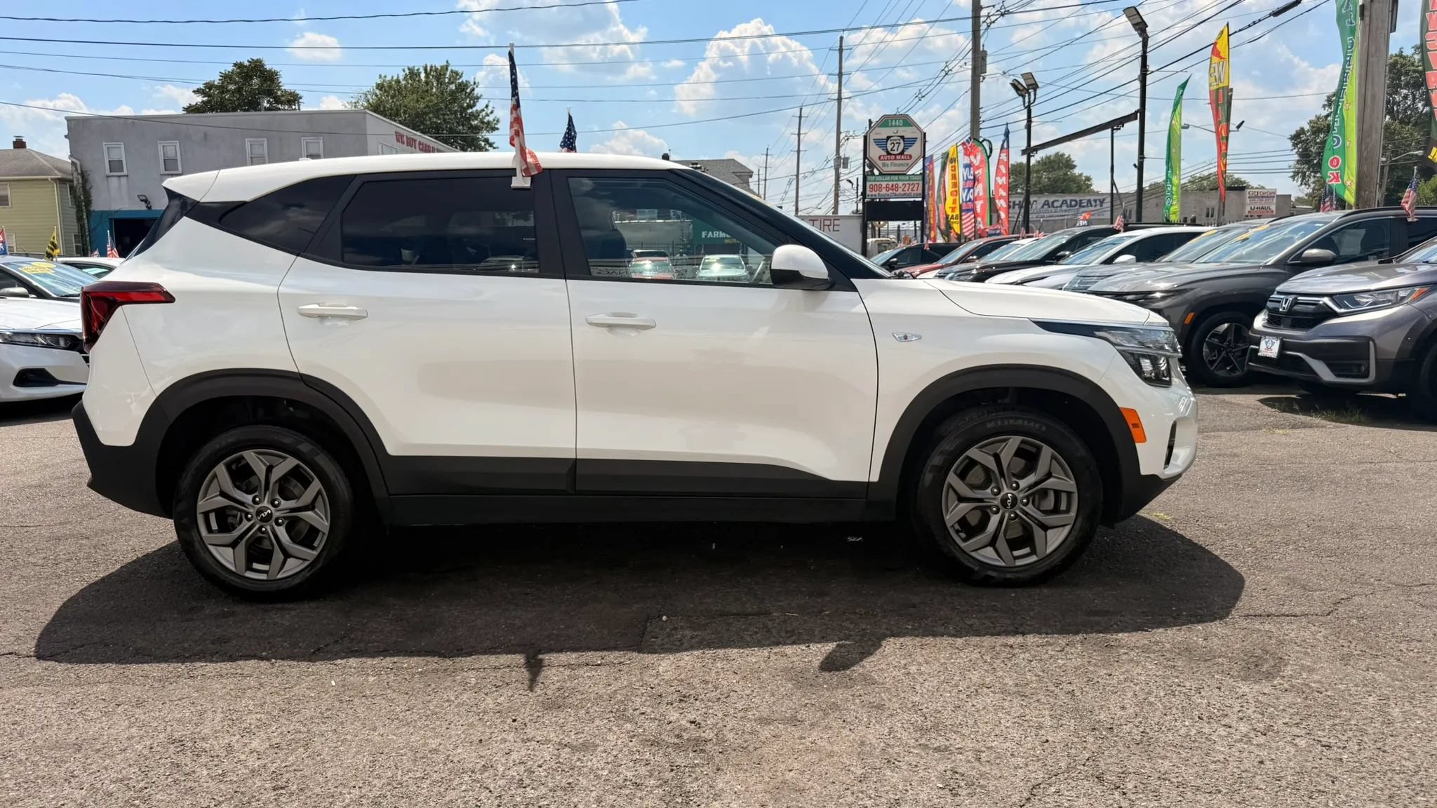 Used 2024 Kia Seltos LX AWD/4WD image 11