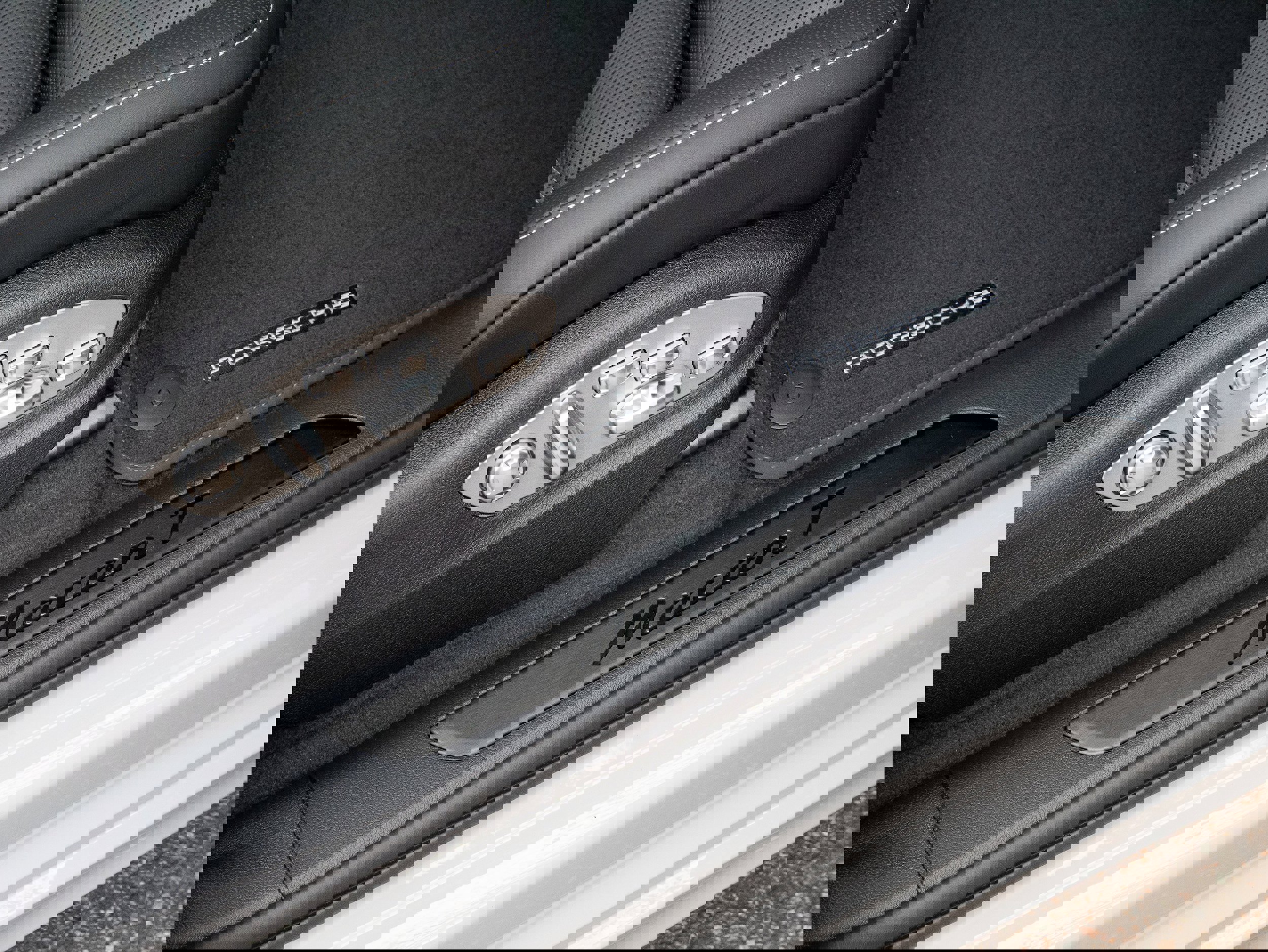 New 2026 Porsche Macan Turbo image 35