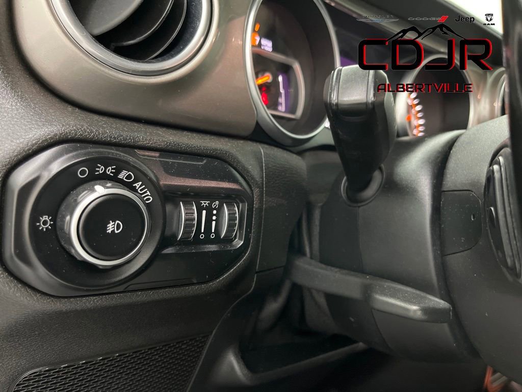 Used 2020 Jeep Wrangler Unlimited Sahara image 40