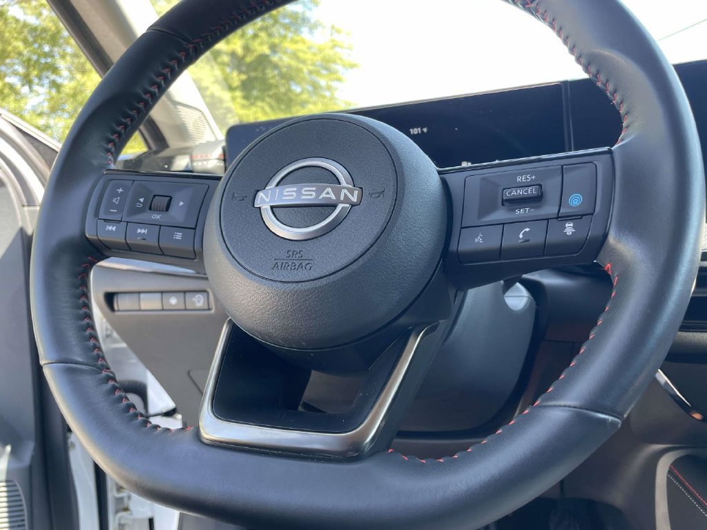 Used 2025 Nissan Kicks SR FWD image 28
