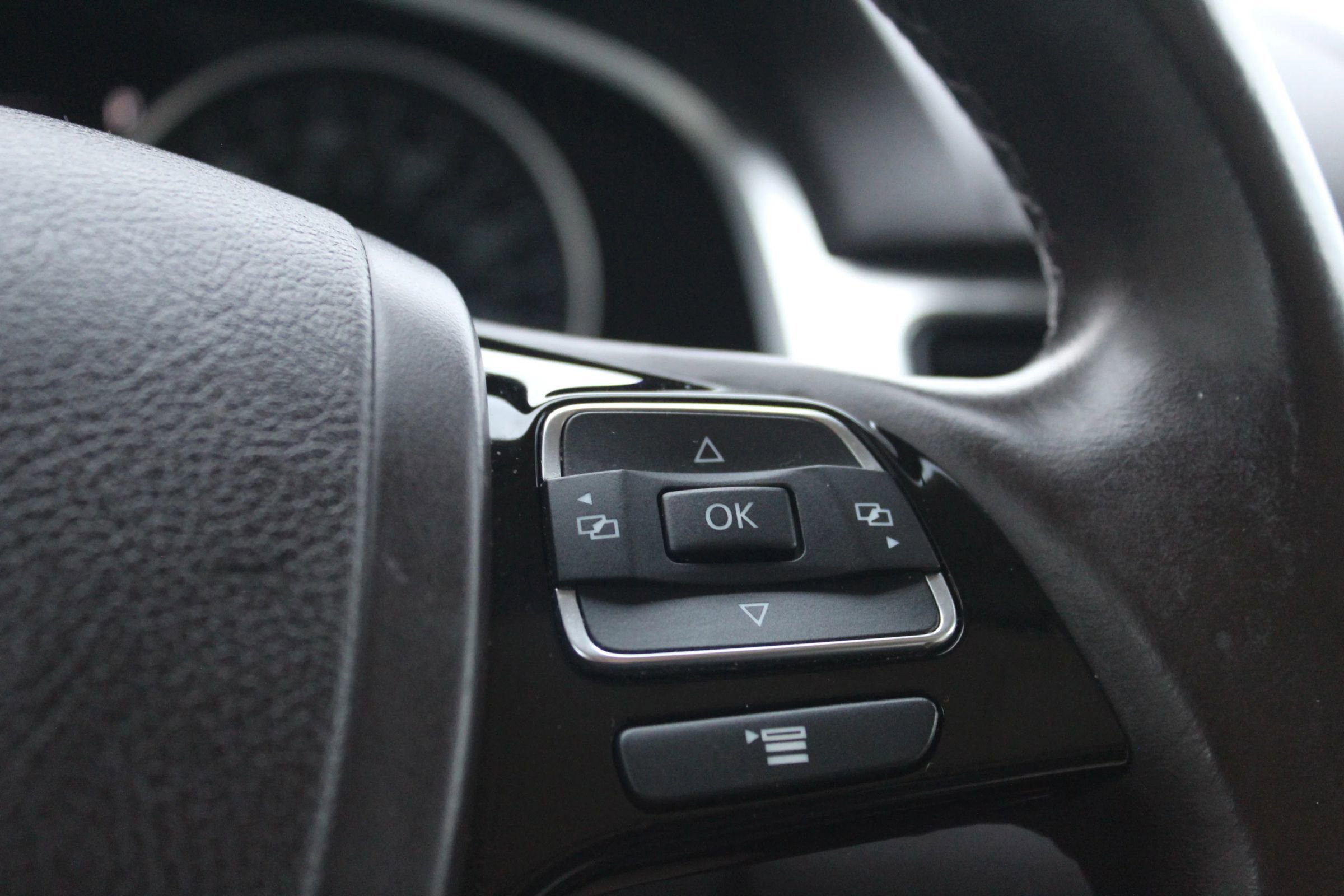 Used 2014 Volkswagen Touareg Hybrid image 27