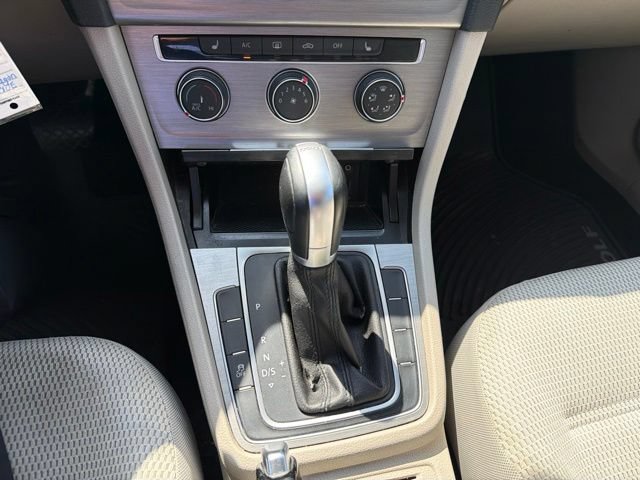 Used 2017 Volkswagen Golf S AWD/4WD image 11
