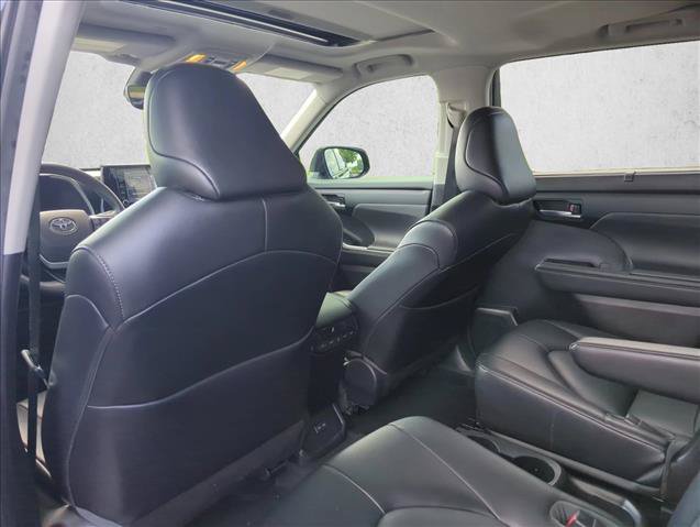 Used 2022 Toyota Highlander XLE FWD image 23