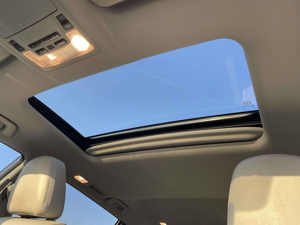 Used 2017 Toyota Highlander Limited image 10