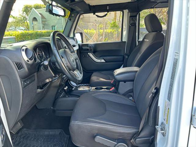 Certified 2017 Jeep Wrangler Unlimited Rubicon w/ Connectivity Group image 15