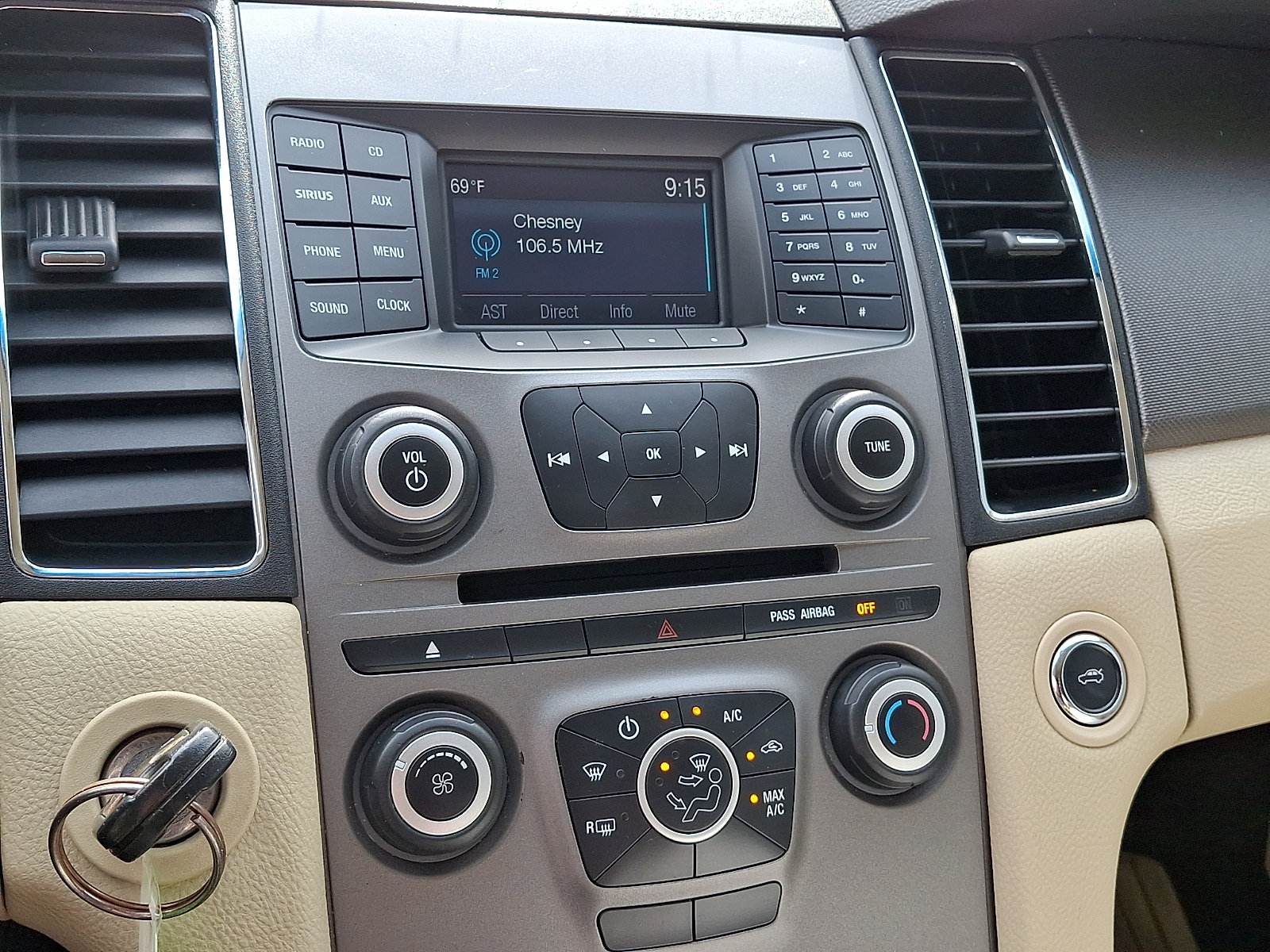 Certified 2017 Ford Taurus SE FWD image 23