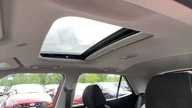 Used 2024 Hyundai Venue SEL FWD image 17