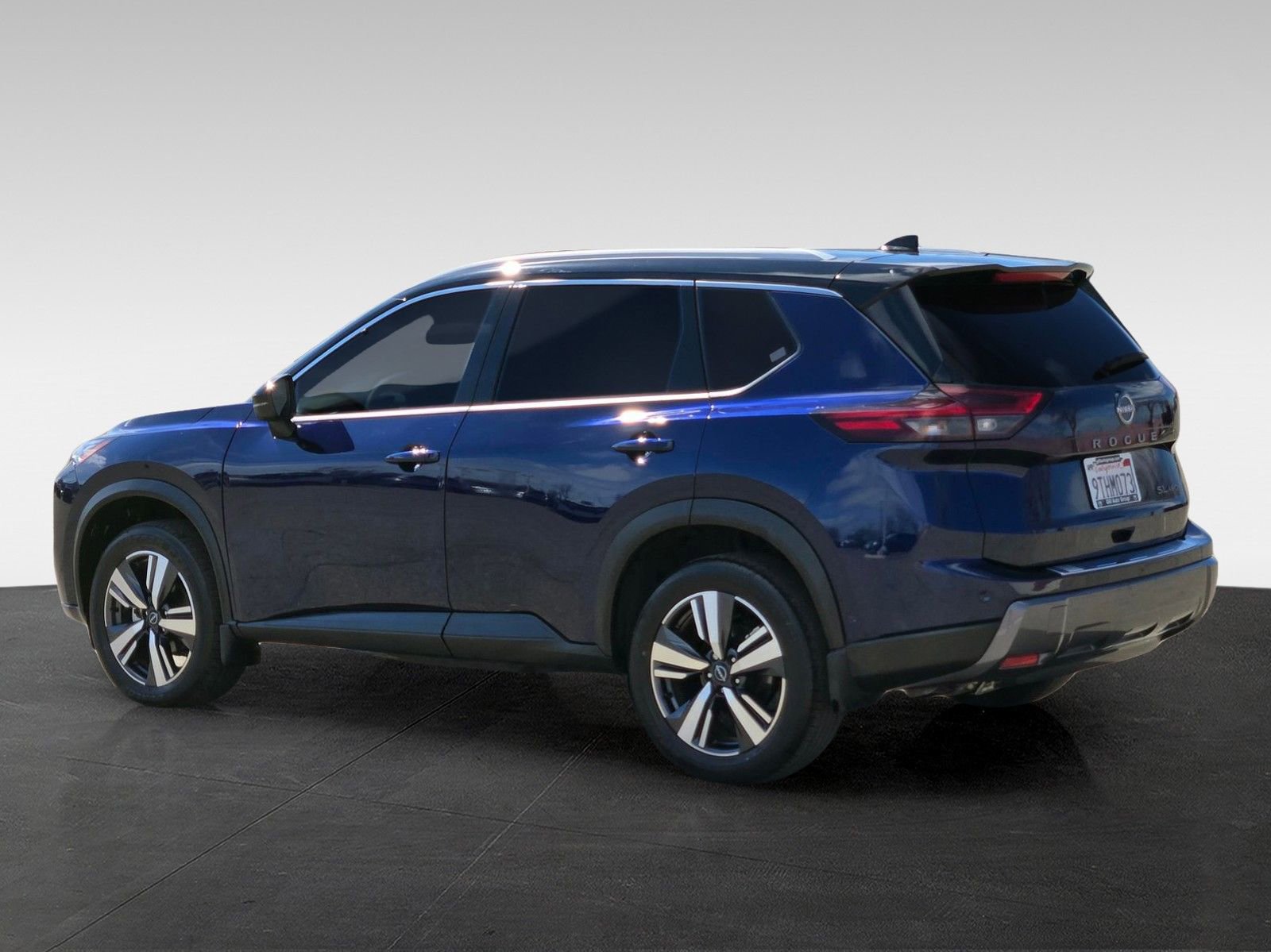 Used 2025 Nissan Rogue SL image 6