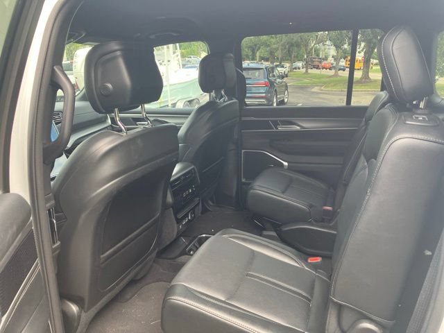 Used 2025 Jeep Wagoneer Series II AWD/4WD image 17