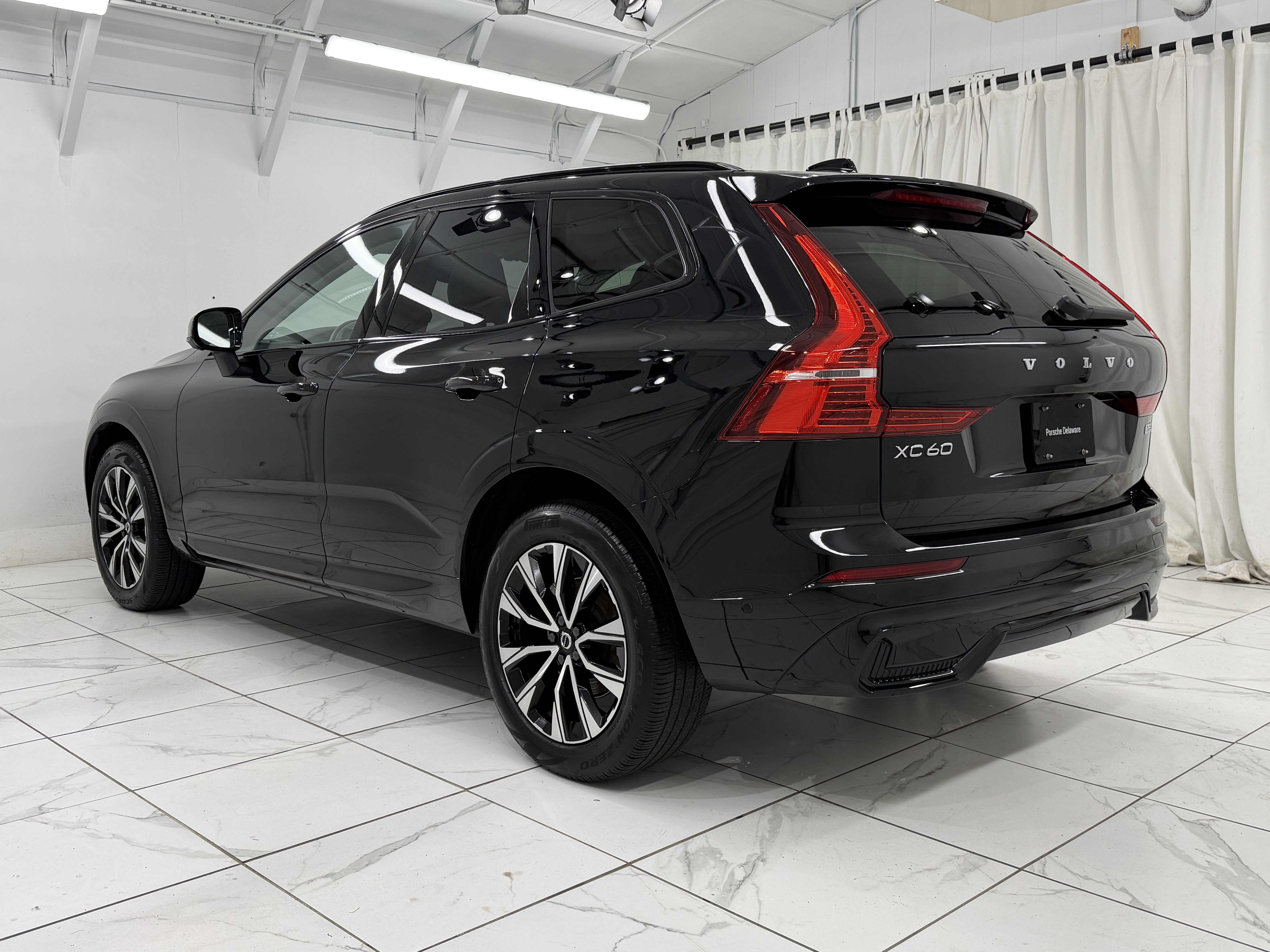 Used 2025 Volvo XC60 B5 Plus w/ Climate Package PRO AWD/4WD image 14