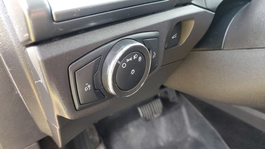 Used 2015 Ford Fusion SE FWD image 10