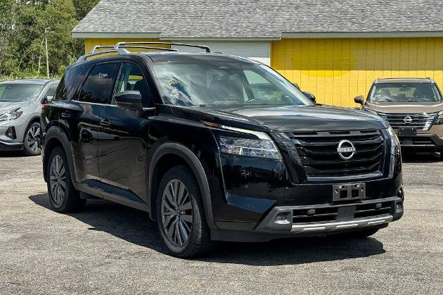 Certified 2024 Nissan Pathfinder SL w/ SL Premium Package AWD/4WD image 1