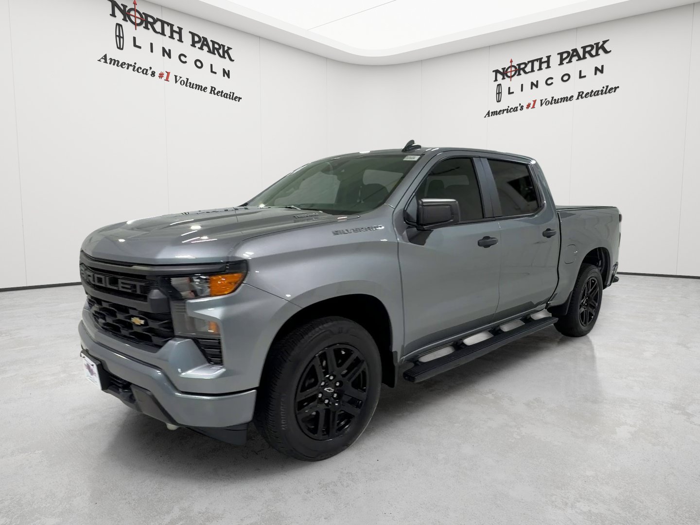 Used 2024 Chevrolet Silverado 1500 Custom RWD image 1