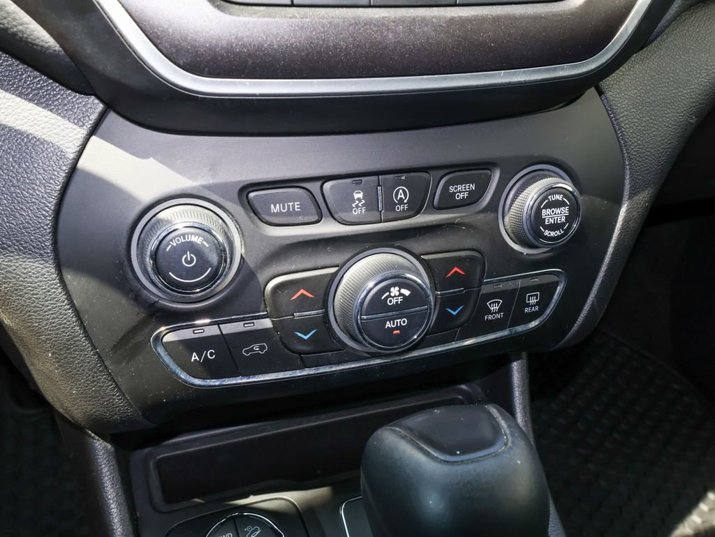 Used 2020 Jeep Cherokee Trailhawk w/ Cold Weather Group AWD/4WD image 20