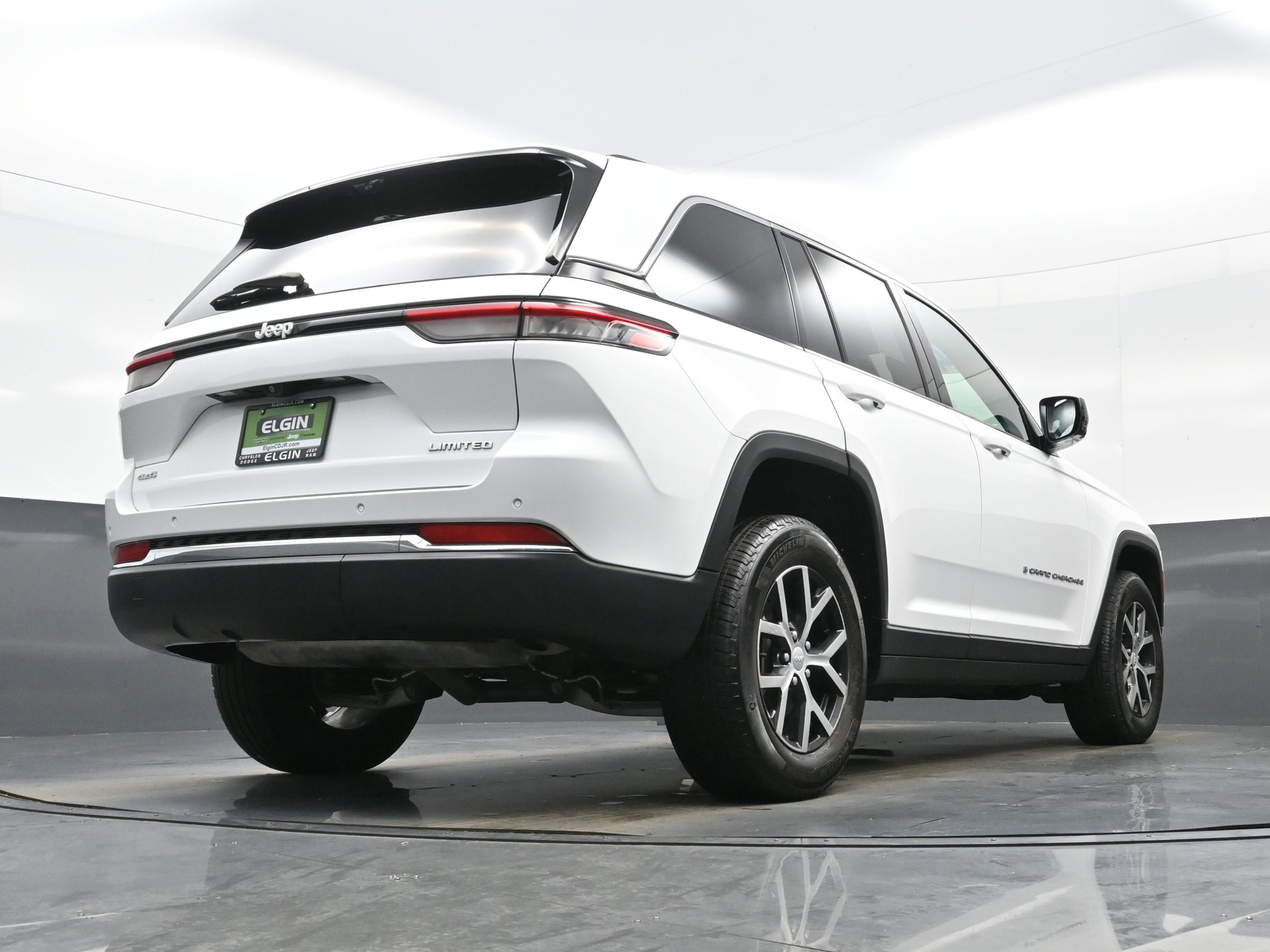 Used 2024 Jeep Grand Cherokee Limited w/ Luxury Tech Group II image 31