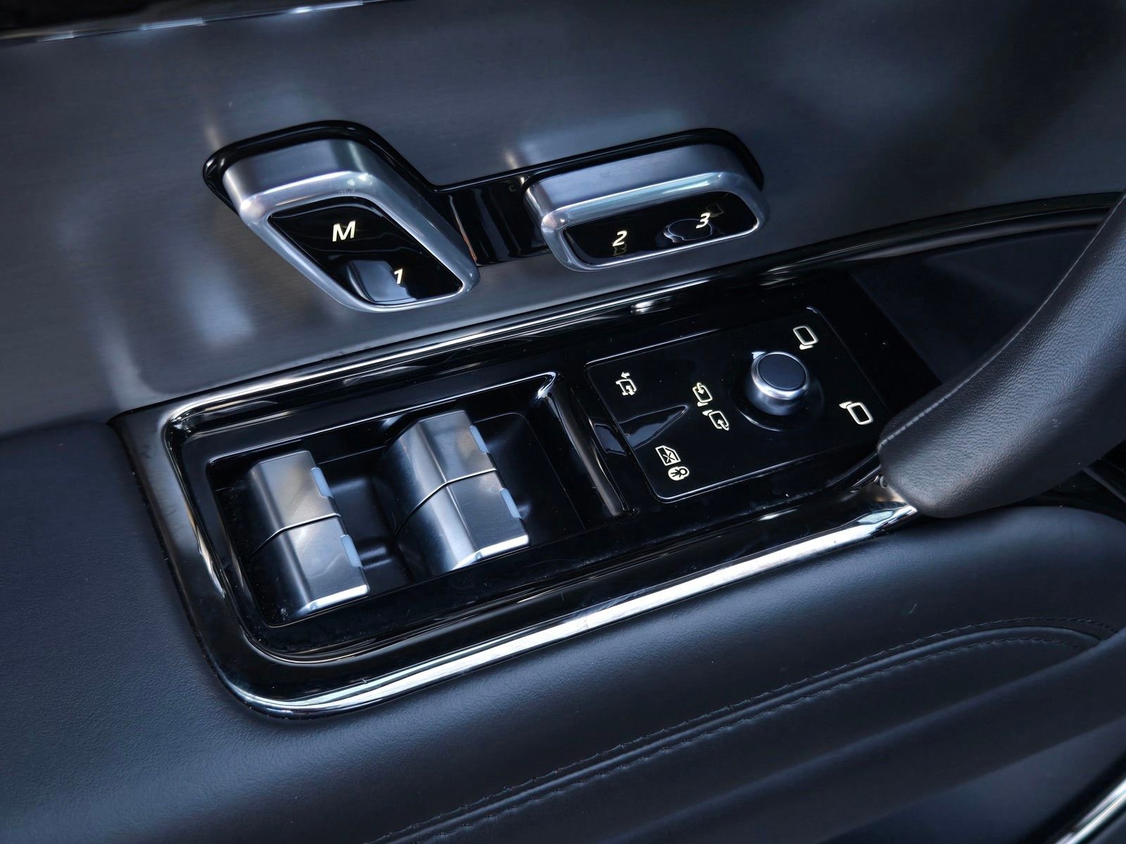 Used 2025 Land Rover Range Rover Sport SE image 10