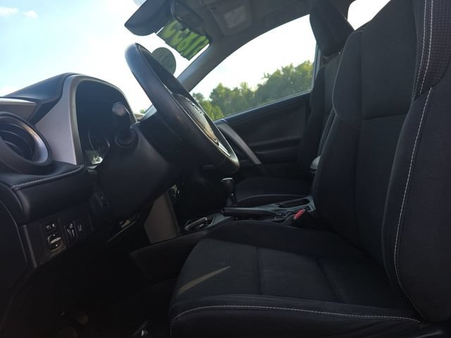 Used 2018 Toyota RAV4 XLE FWD image 16