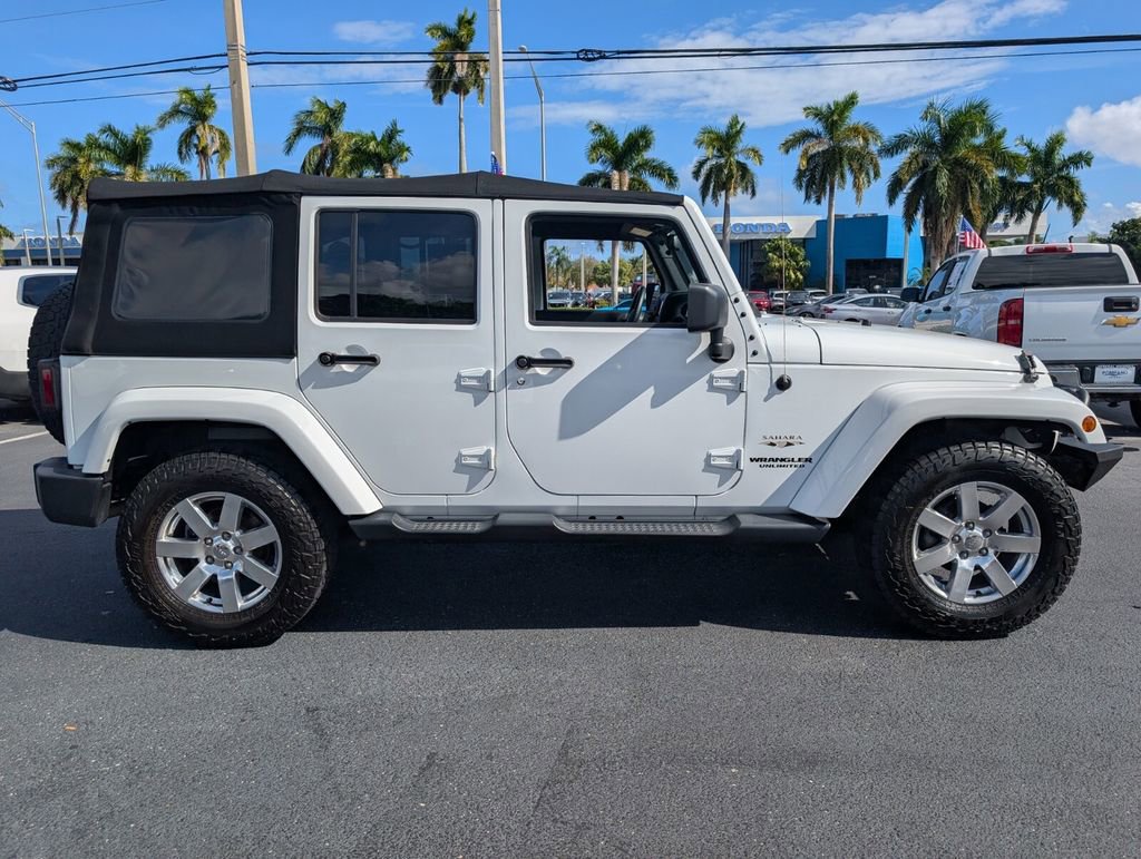 Used 2017 Jeep Wrangler Unlimited Sahara w/ Connectivity Group image 8