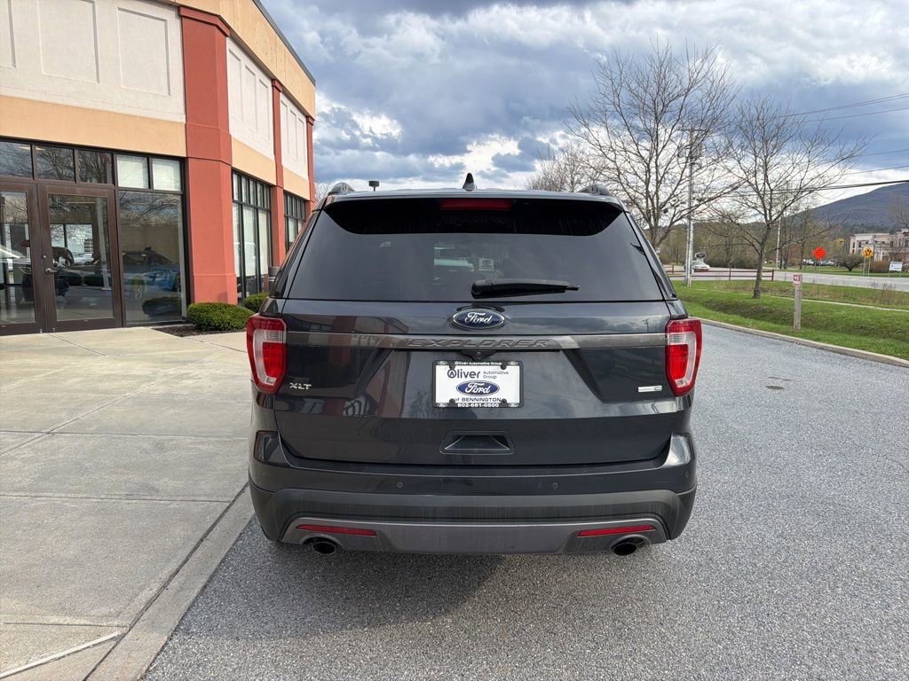 Used 2017 Ford Explorer XLT w/ Equipment Group 202A AWD/4WD image 6
