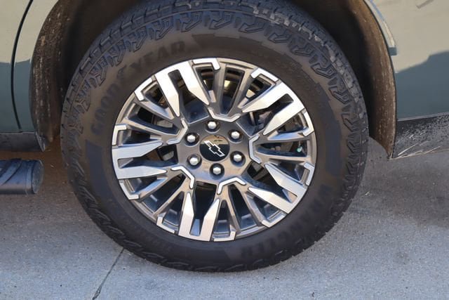 Used 2025 Chevrolet Tahoe Z71 w/ Z71 Off-Road Package AWD/4WD image 31