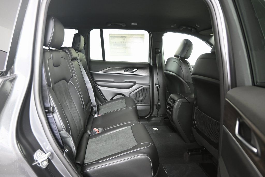 New 2026 Jeep Grand Cherokee Laredo image 15