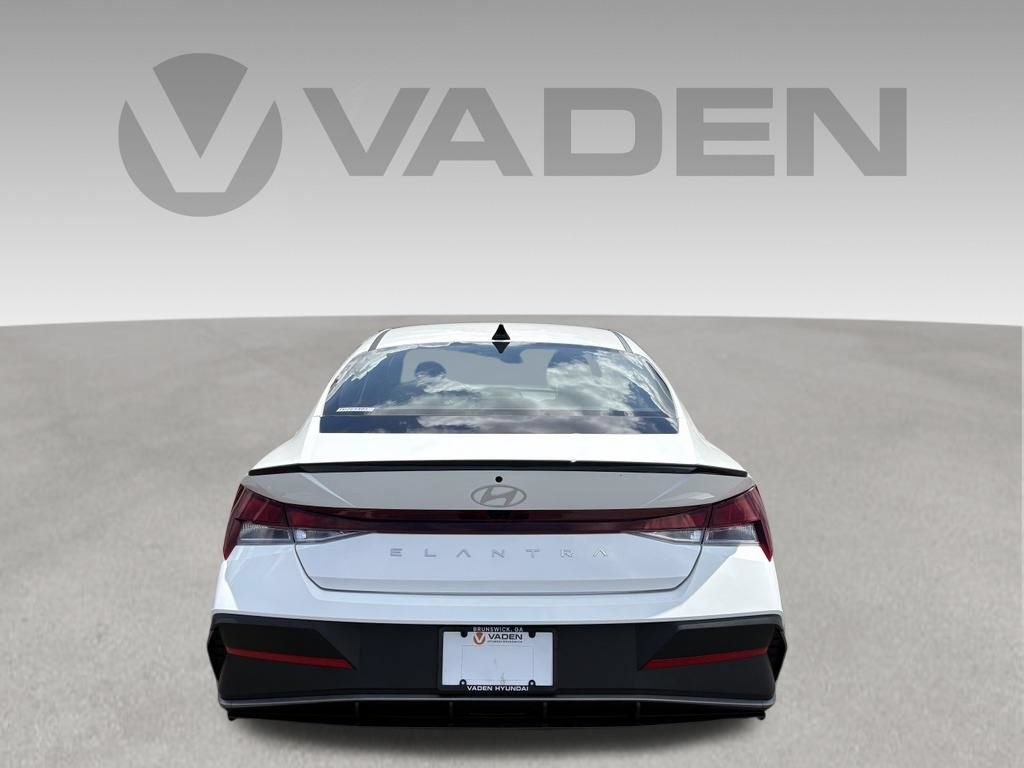 New 2026 Hyundai Elantra SEL Sport FWD image 4