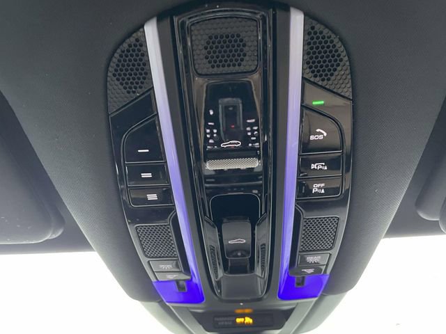 Used 2023 Porsche Cayenne Platinum Edition image 31