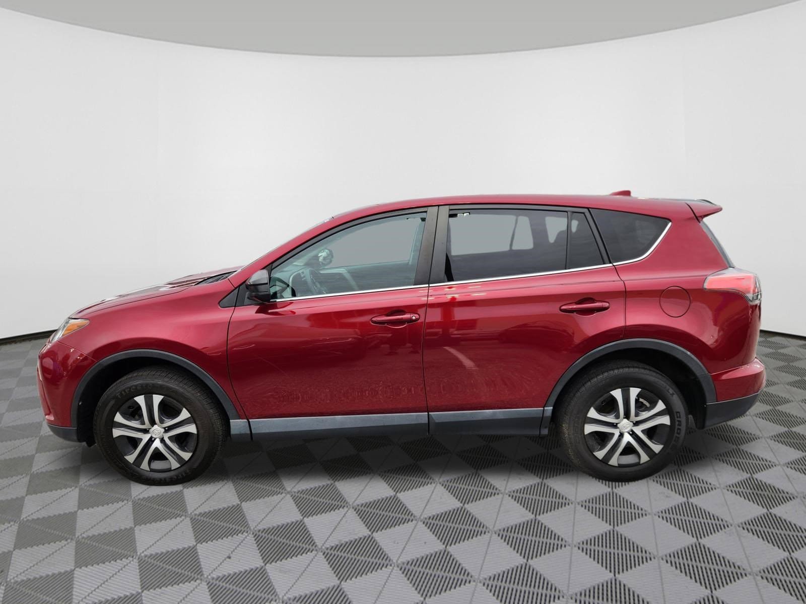 Used 2018 Toyota RAV4 LE w/ All Weather Liner Package AWD/4WD image 5