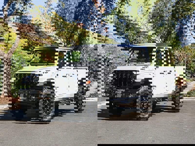 Used 2023 Jeep Gladiator Willys image 1