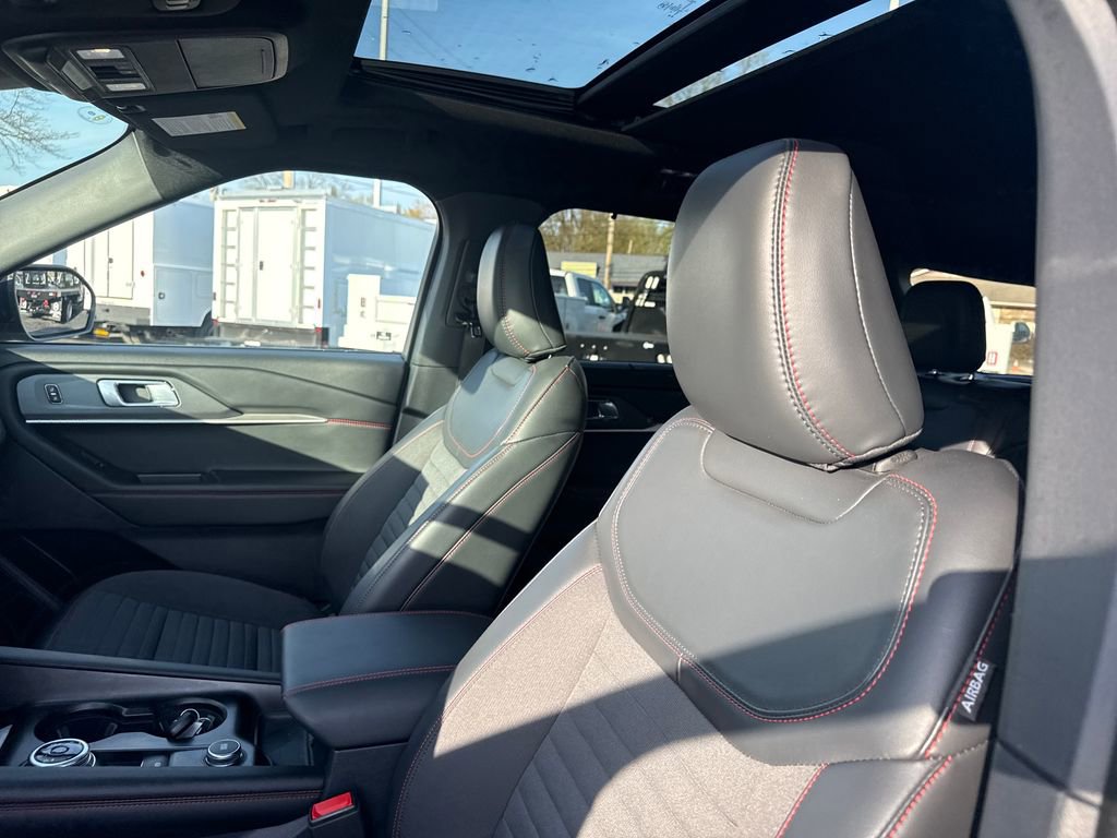 Used 2025 Ford Explorer ST-Line w/ Premium Package image 29