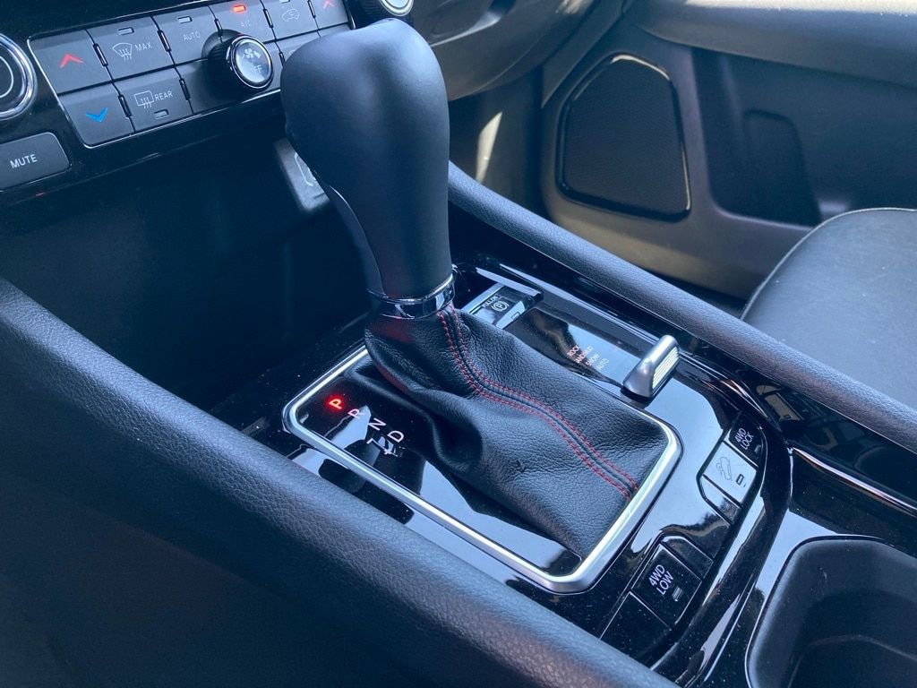 Used 2025 Jeep Compass Trailhawk image 25