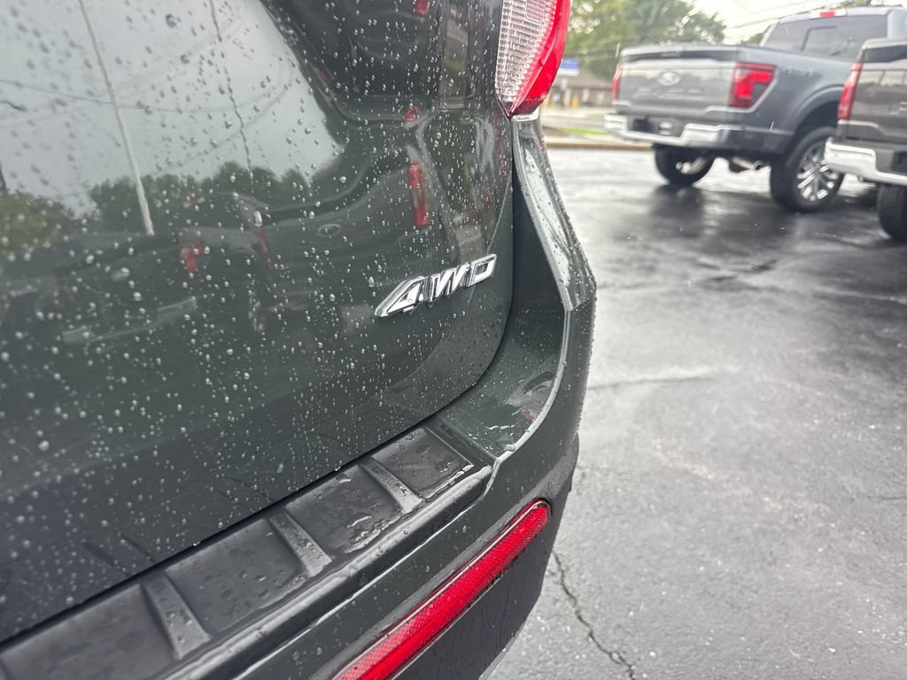 Used 2024 Ford Explorer XLT w/ Equipment Group 202A AWD/4WD image 12