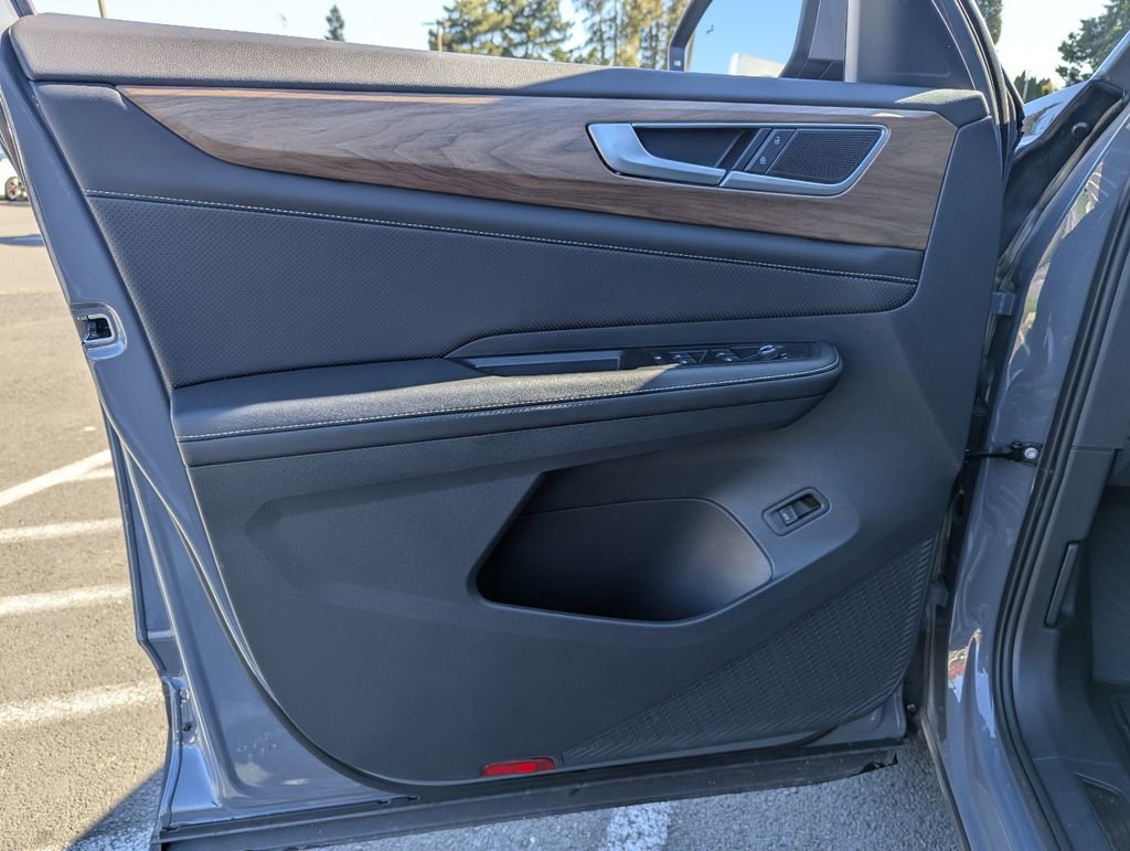 Used 2025 Volkswagen Atlas SE w/ Panoramic Sunroof Package AWD/4WD image 10