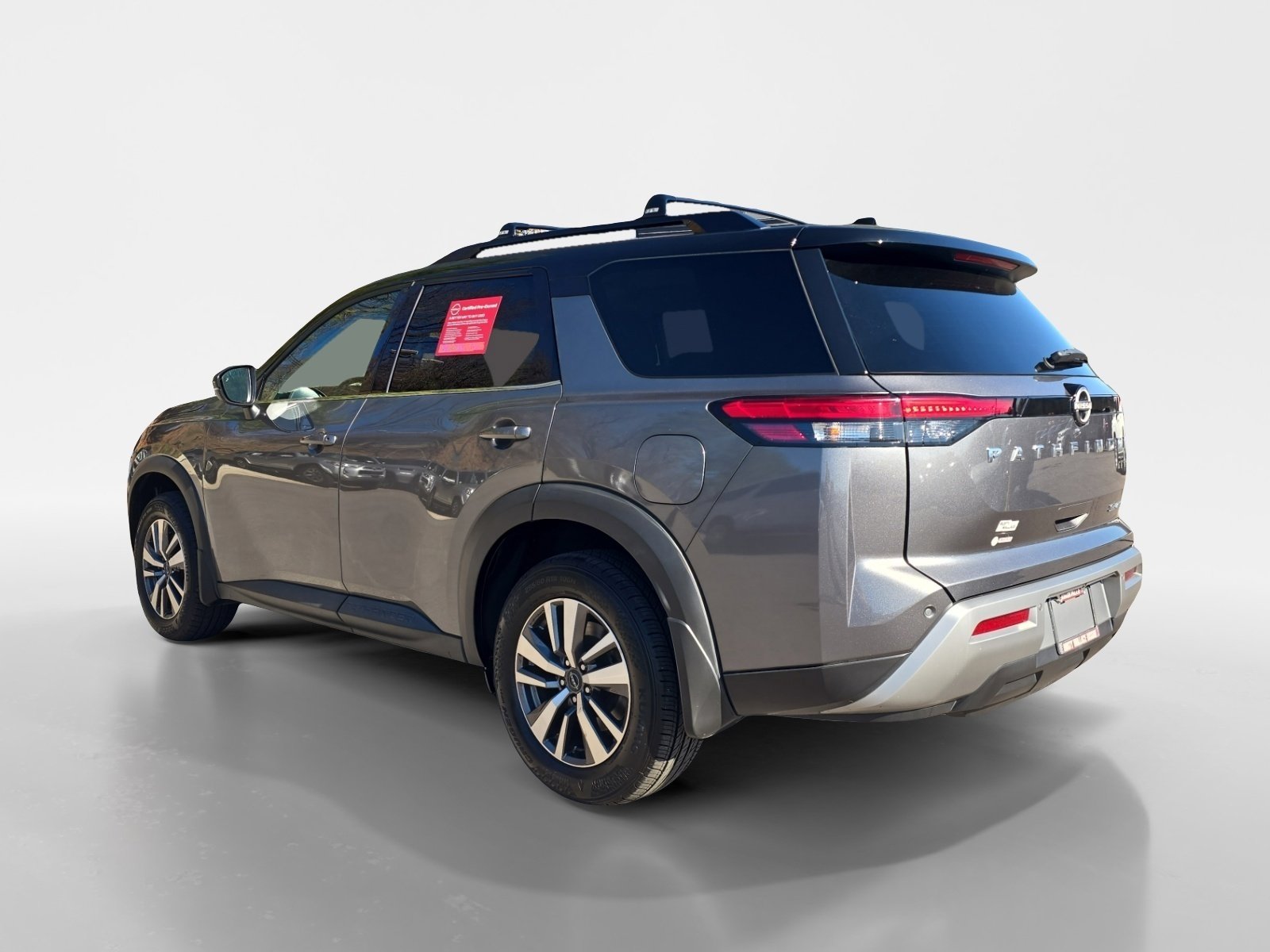 Certified 2022 Nissan Pathfinder SL image 3