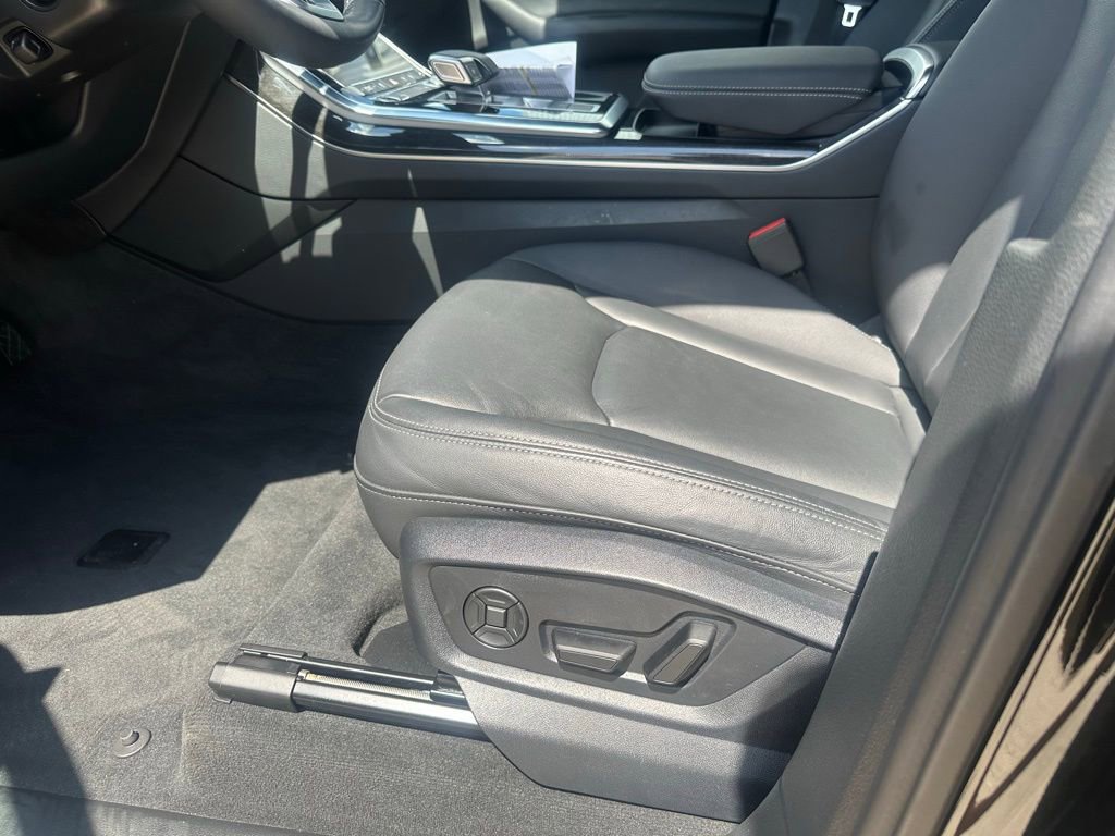 Used 2025 Audi Q7 3.0T Premium w/ Convenience Package image 12