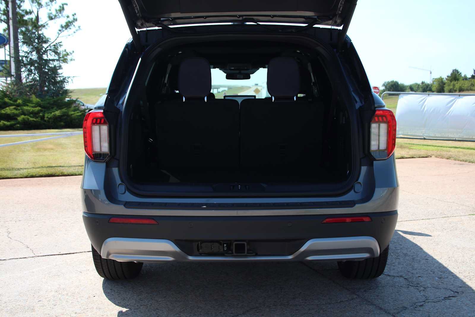 New 2026 Ford Explorer Platinum w/ LUX Leather Package AWD/4WD image 9