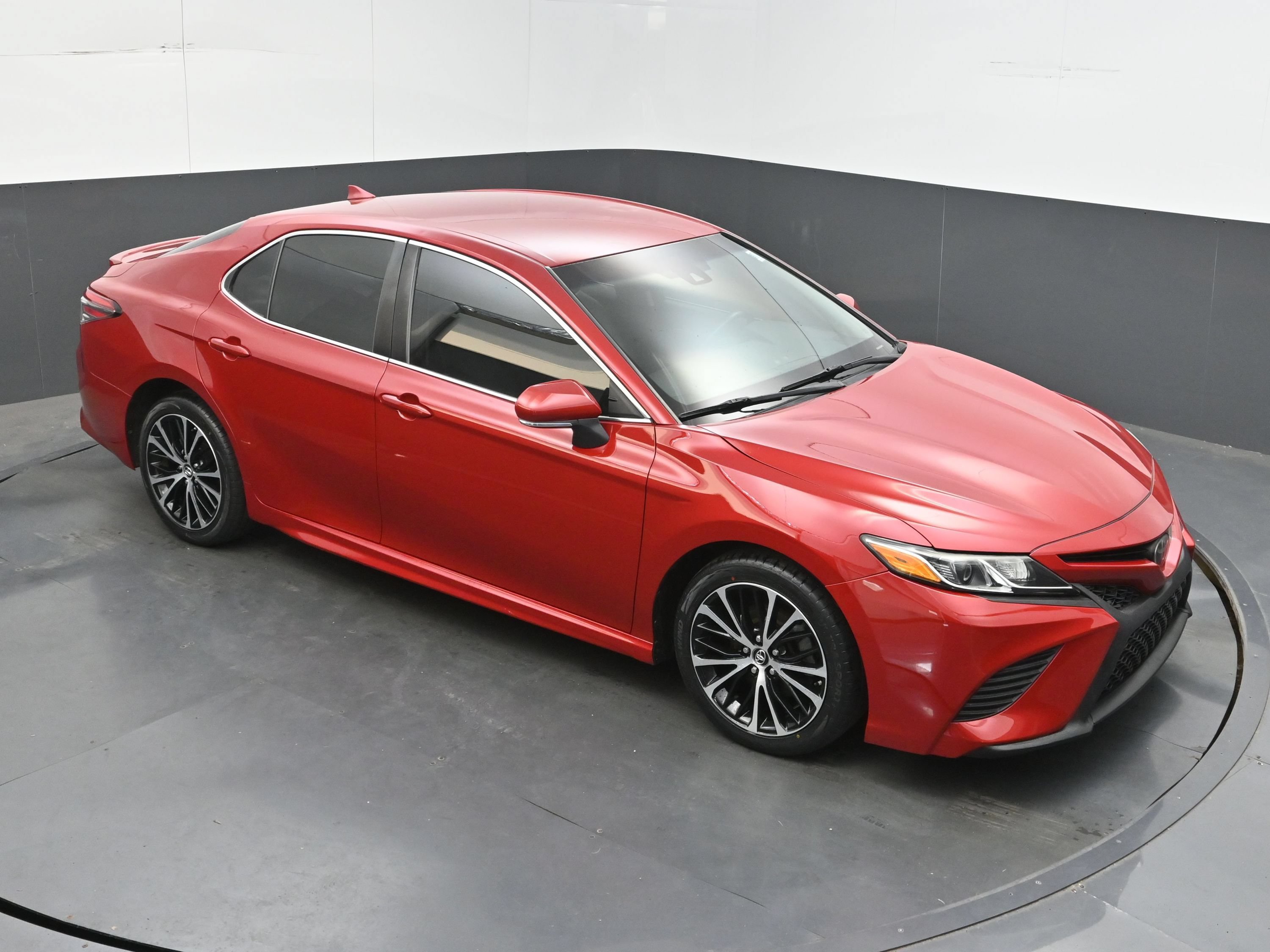 Used 2019 Toyota Camry SE w/ Convenience Package FWD image 29