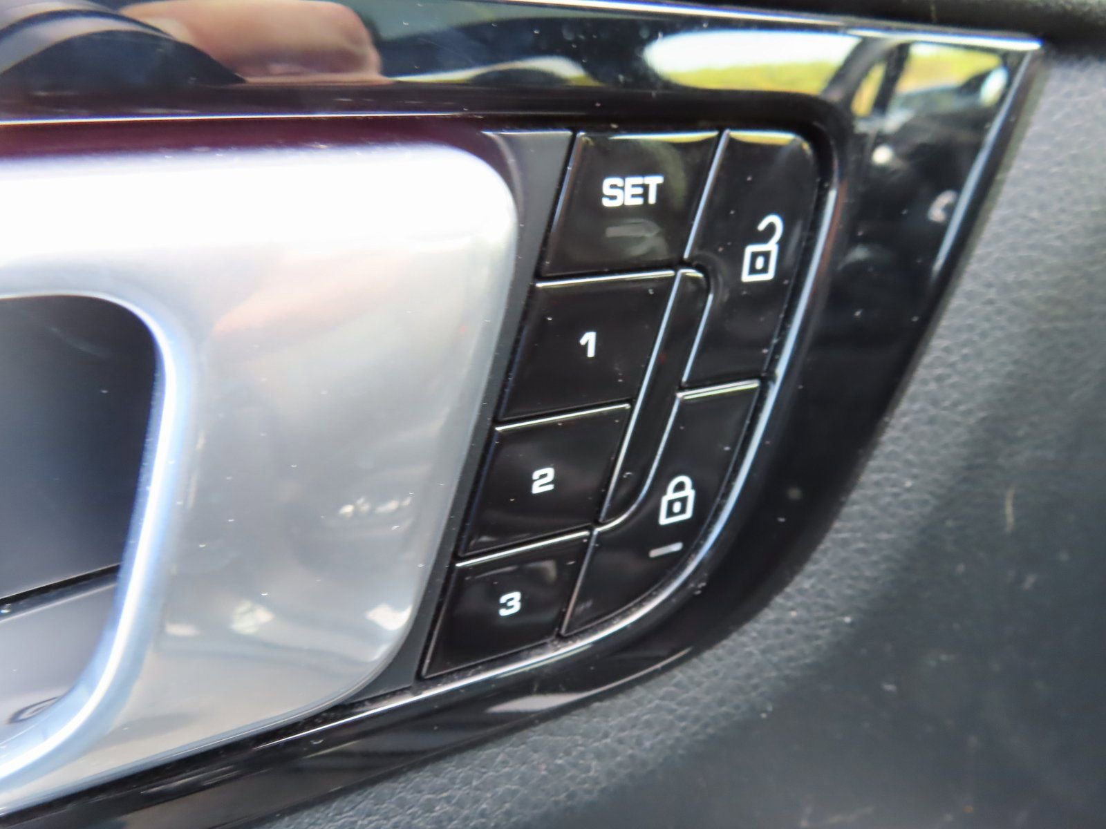 Used 2021 Porsche Cayenne Coupe image 12