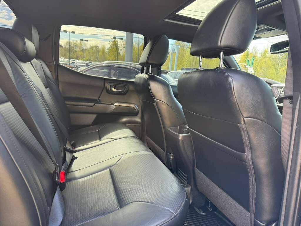Used 2021 Toyota Tacoma Limited w/ Blackout Package (TMS) AWD/4WD image 13