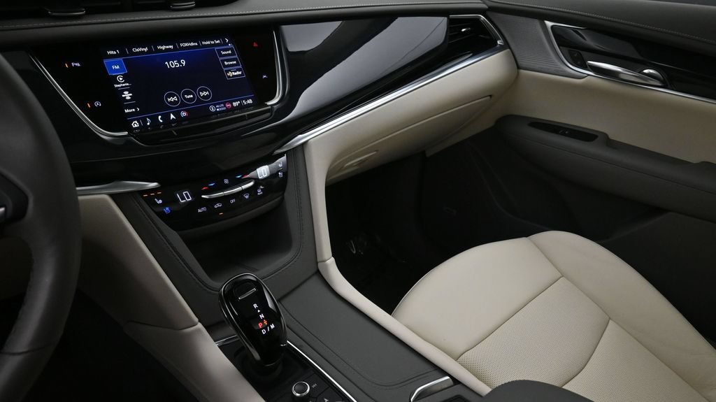 Certified 2024 Cadillac XT6 Premium Luxury FWD image 8