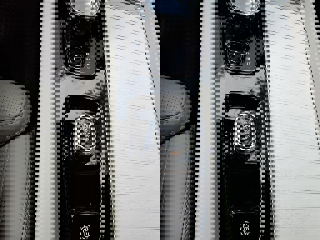 New 2026 Volvo XC60 B5 Ultra w/ Protection Package Premier image 24